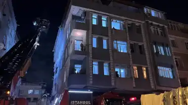 Zeytinburnu'nda 5 Katlı Binanın Bodrumunda Çıkan Yangında 5 Kişi Dumandan Etkilendi
