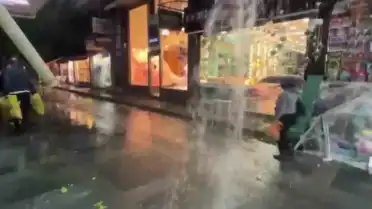 Antalya'da Şiddetli Yağış ve Hortum: Seralar Yıkıldı, Yollar Sular Altında Kaldı