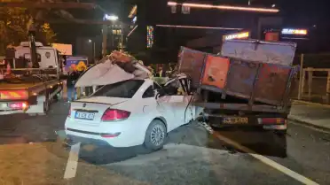 Beyoğlu'nda Makas Atan Sürücü Kazaya Karıştı: 3 Yaralı