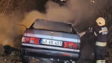 Bodrum'da Trafik Kazası Sonrası Otomobilde Yangın: Can Kaybı ve Yaralanma Yok