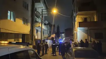 Darıca'da Boşaltılan Binanın Balkonu Çöktü: Sokak Trafiğe Kapatıldı