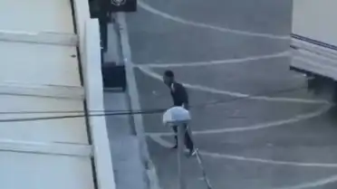 Esenyurt'ta Kuyumcuya Silahlı Saldırı: Şüpheli, Gasp Ettiği Araçla Kaçtı, Eczane Çalışanı Yaralandı