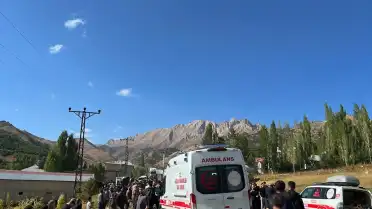 Hakkari Şemdinli'de Trafik Kazası: 1 Çocuk Hayatını Kaybetti, 7 Kişi Yaralandı