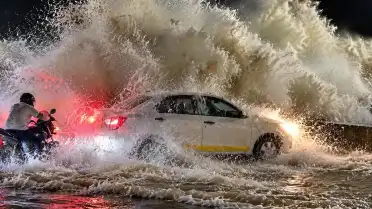 Hindistan'da 'Arnab' Siklonu Yıkıma Yol Açtı: 180 Binden Fazla Kişi Tahliye Edildi