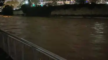 İstanbul'da Şiddetli Sağanak: Kağıthane Deresi Taşıyor, Cadde ve Sokaklar Sular Altında