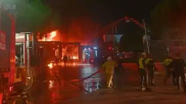 Manisa'da Akü Fabrikasında Yangın: Ekipler Müdahale Ediyor