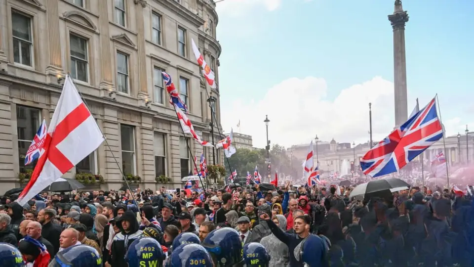 Londra'da Yüksek Güvenlik Önlemleri: Aşırı Sağ ve Filistin Destekçisi Gösteriler Eş Zamanlı Düzenlenecek