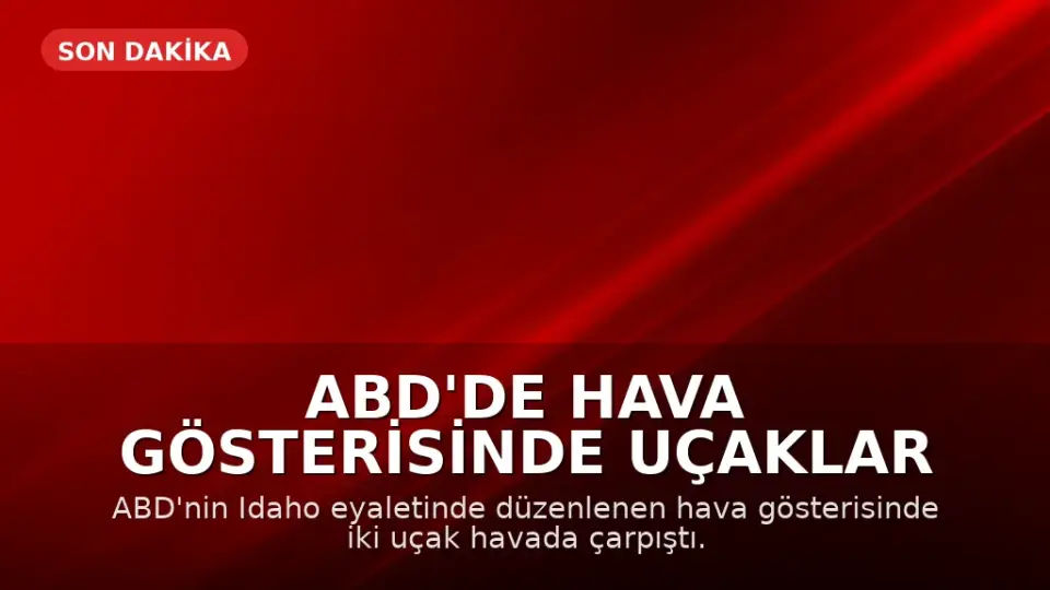 ABD'de Hava Gösterisinde Uçaklar Çarpıştı: Pilotlar Kurtuldu