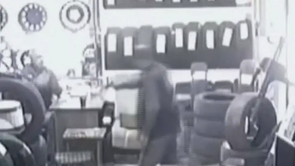 Alacak Tartışmasında Akrabasını Vurdu