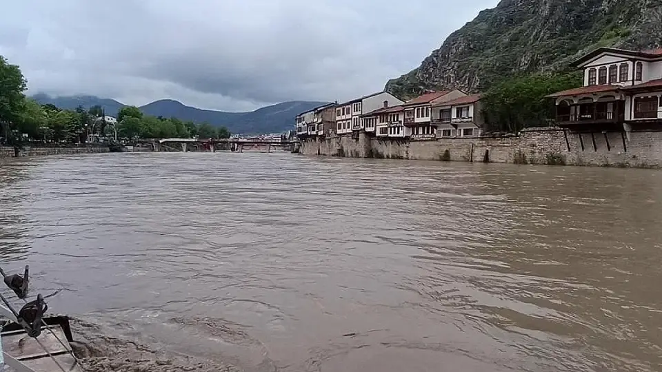 Amasya ve Taşova'da Eğitime Bir Gün Ara Verildi