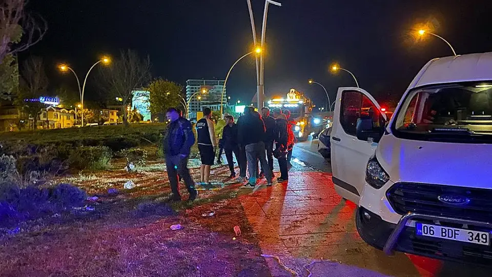 Ankara'da Aydınlatma Direğine Çarpan Motosiklet Sürücüsü Hayatını Kaybetti