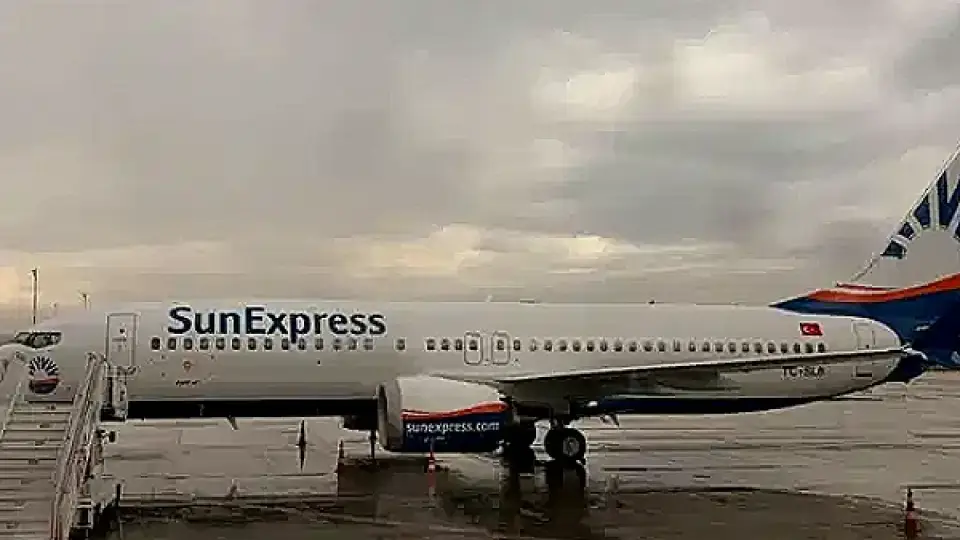 Antalya Uçağında Bombalı Tehdit: Londra'ya Acil İniş