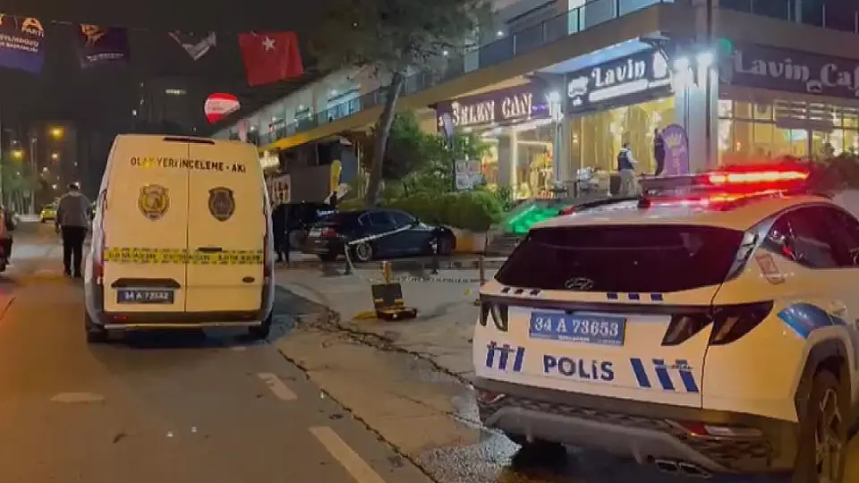 Beylikdüzü'nde Bir Kafeye Silahlı Saldırı: Şüpheli Kaçtı