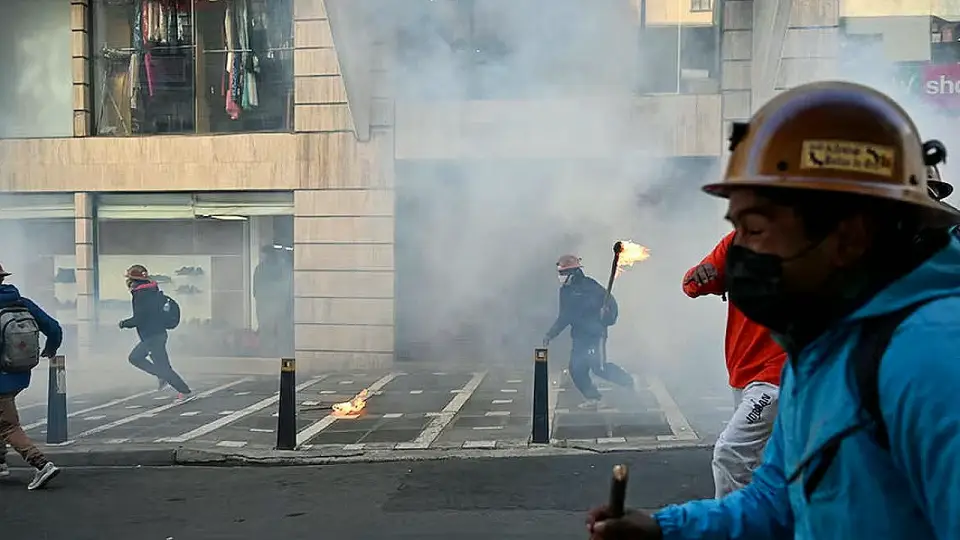 Bolivya'da Madenciler Hükümeti Protesto Ediyor: Ülke Genelinde Yollar Kapandı
