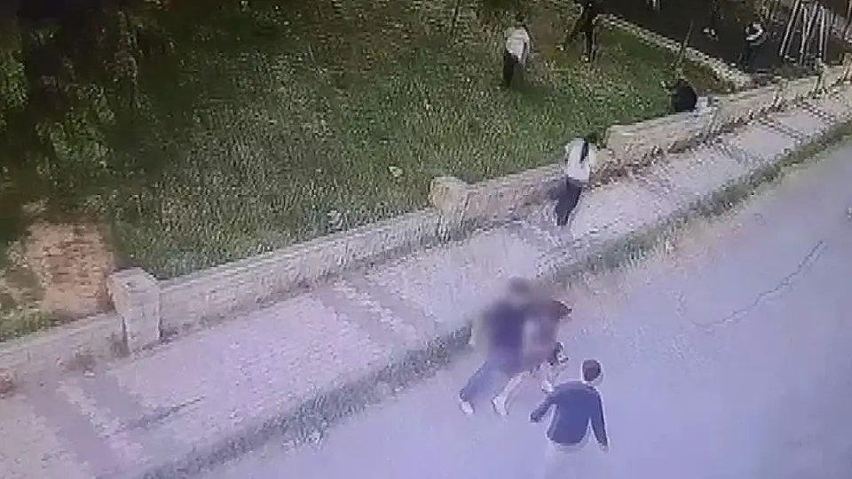 Büyükçekmece'de 15 Yaşındaki Genç Bıçaklı Kavgada Hayatını Kaybetti