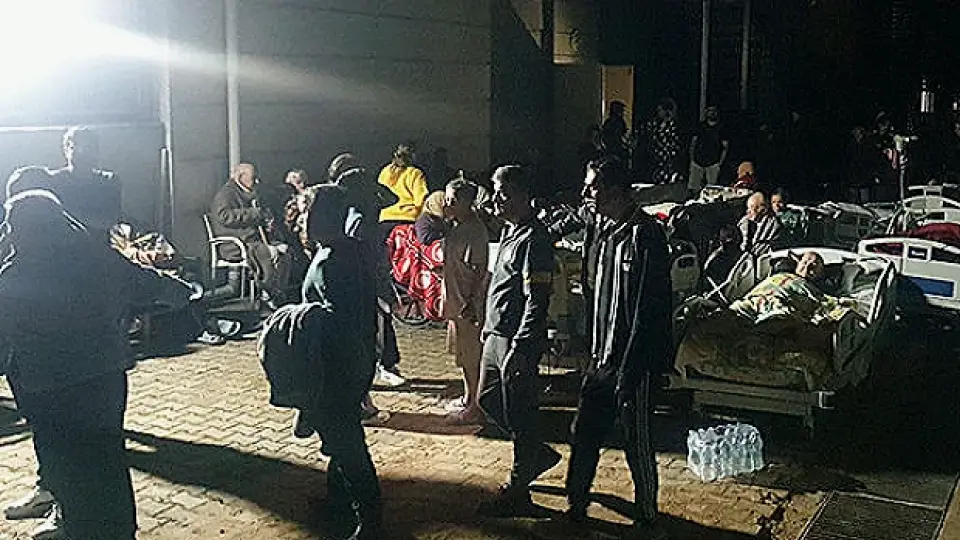 Düzce'de Huzurevinde Yangın: 53 Yaşlı Vatandaş Tahliye Edildi