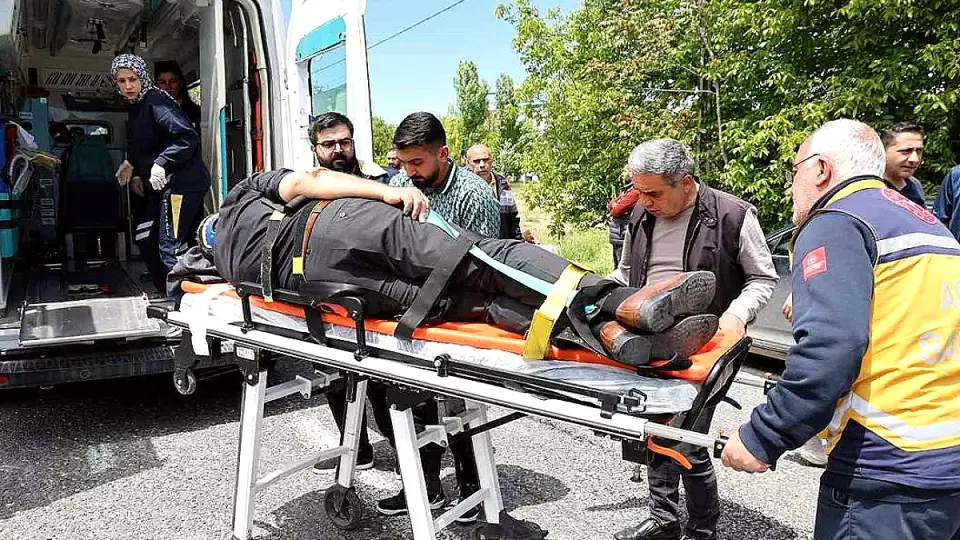 Elazığ'da Trafik Kazası: 5 Yaralı