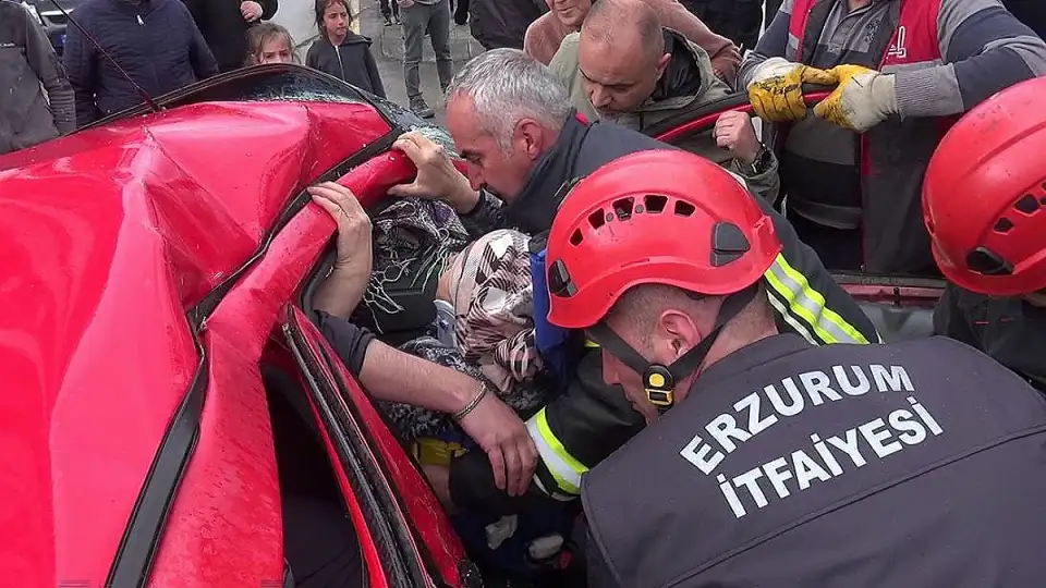 Erzurum'da Trafik Kazası: 5 Yaralı