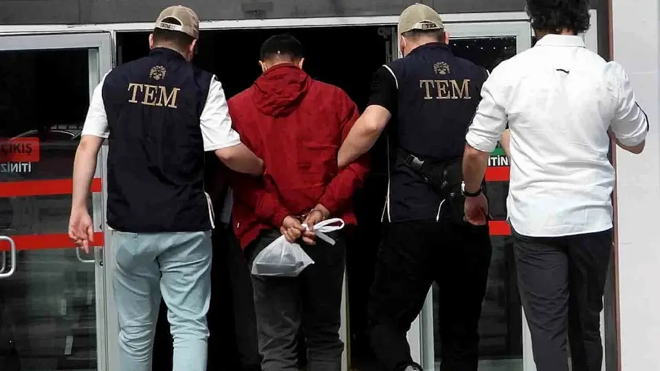 Eskişehir'de Kırmızı Bültenle Aranan Yabancı Uyruklu Şahıs Tutuklandı