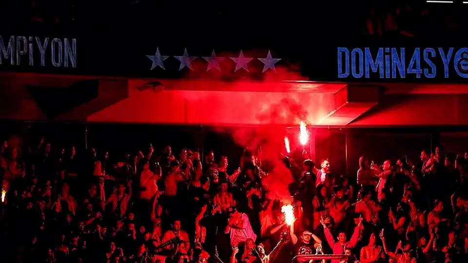 Galatasaray, 26. Şampiyonluğunu Rams Park'ta Taraftarıyla Kutladı