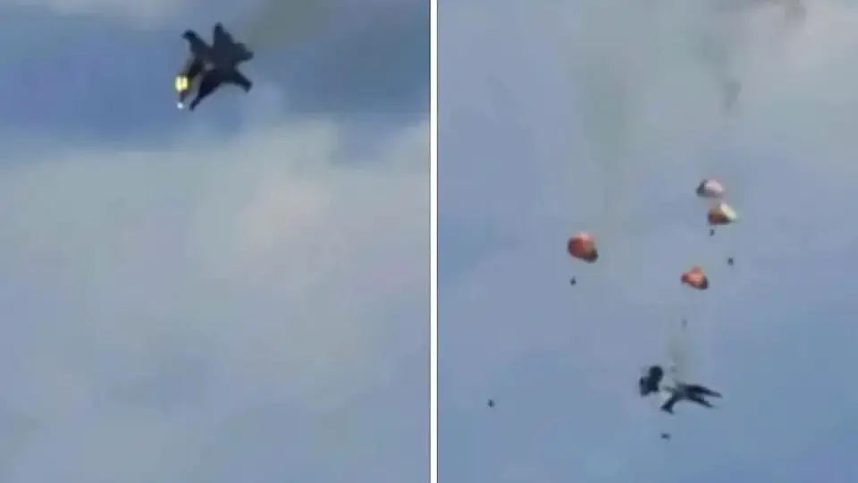 Gösteri sırasında savaş jetleri havada çarpıştı