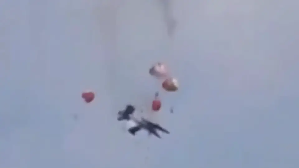 Gösteri Uçakları Havada Çarpıştı