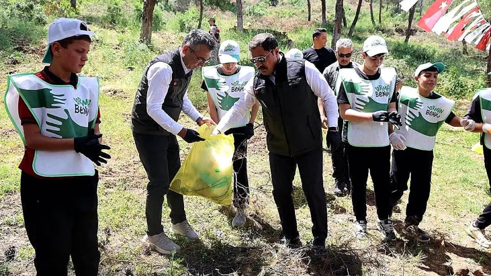 Hatay Valisi Masatlı, Gençlerle Birlikte Ormanlık Alanda Çevre Temizliği Gerçekleştirdi