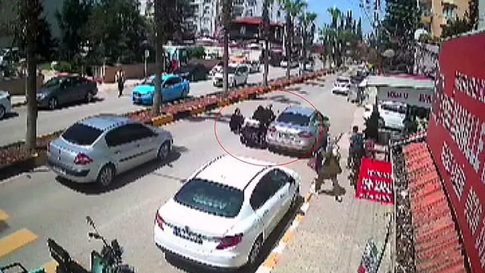 Hatay'da Moped Kazası: Biri Çocuk 2 Kişi Ezilmekten Kurtuldu