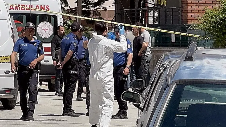 Hukuk Öğrencisi, Anne ve Babasını Öldürdükten Sonra Parkta Kanlar İçinde Bulundu