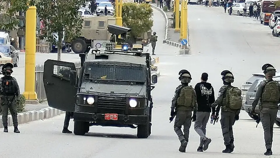 İsrail, Batı Şeria'da 40 Filistinliyi Gözaltına Aldı