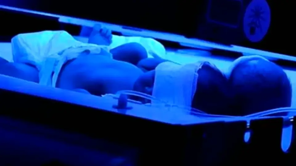 İstanbul'da Kuvözdeki Bebek Yanarak Ağır Yaralandı: Soruşturma Başlatıldı
