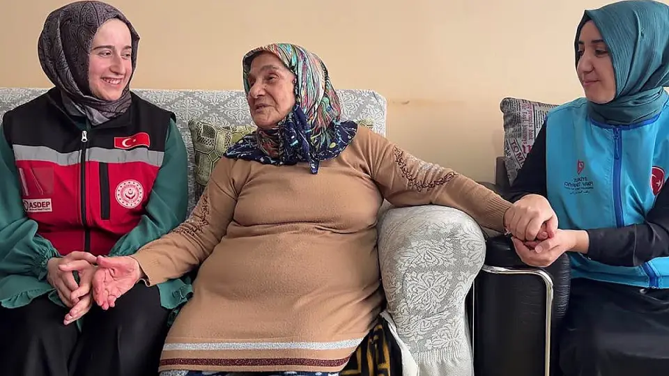 Mürvet Nine ve Resul Amca, Vefa Ziyaretiyle Yalnızlıklarını Unuttu