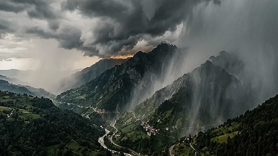 Orta ve Doğu Karadeniz İçin Şiddetli Yağış Uyarısı: 10 İlde Sarı Kodlu Alarm