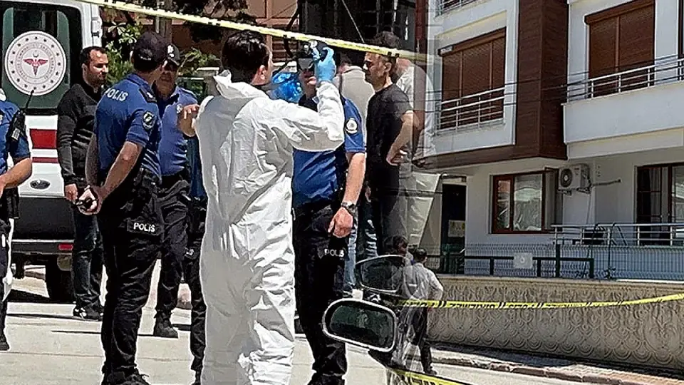 Parkta Kanlı Halde Bulunan Şüpheli: Anne ve Babasını Öldürdüğünü İtiraf Etti