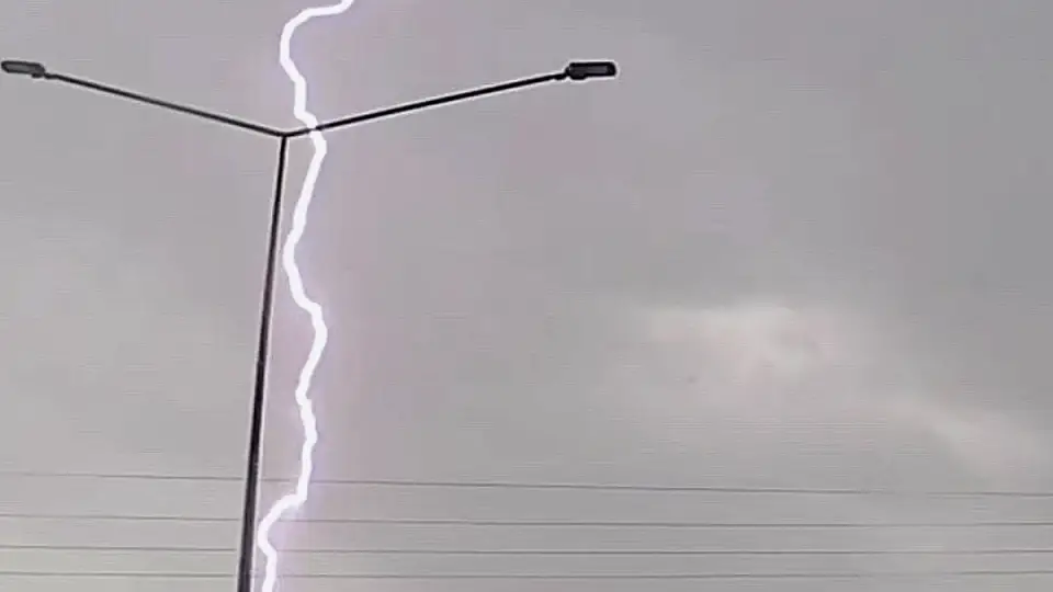 Tokat'ta Yıldırım Düşme Anı Kameraya Yansıdı