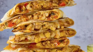 Çıtır Tavuklu Quesadilla Tarifi: 15 Dakikada Hazırlanan Meksika Lezzeti