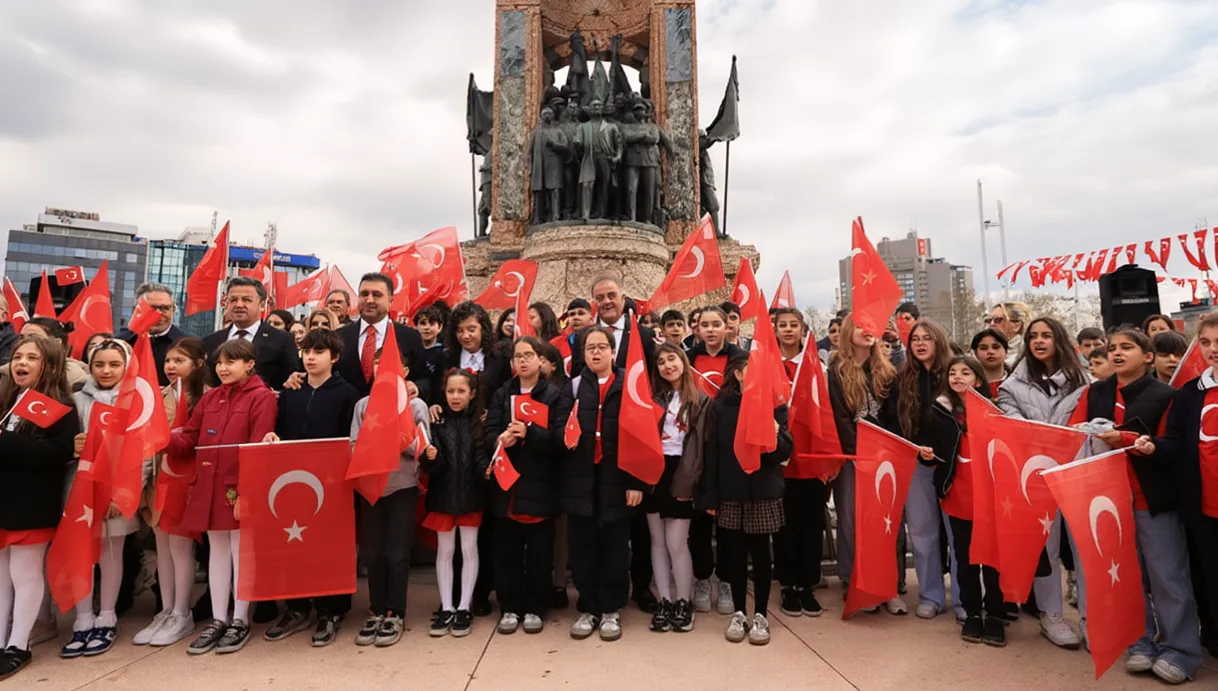 İBB Başkanvekili Nuri Aslan, 23 Nisan'da koltuğunu ilkokul öğrencisi Z.M.Ö.'e devretti