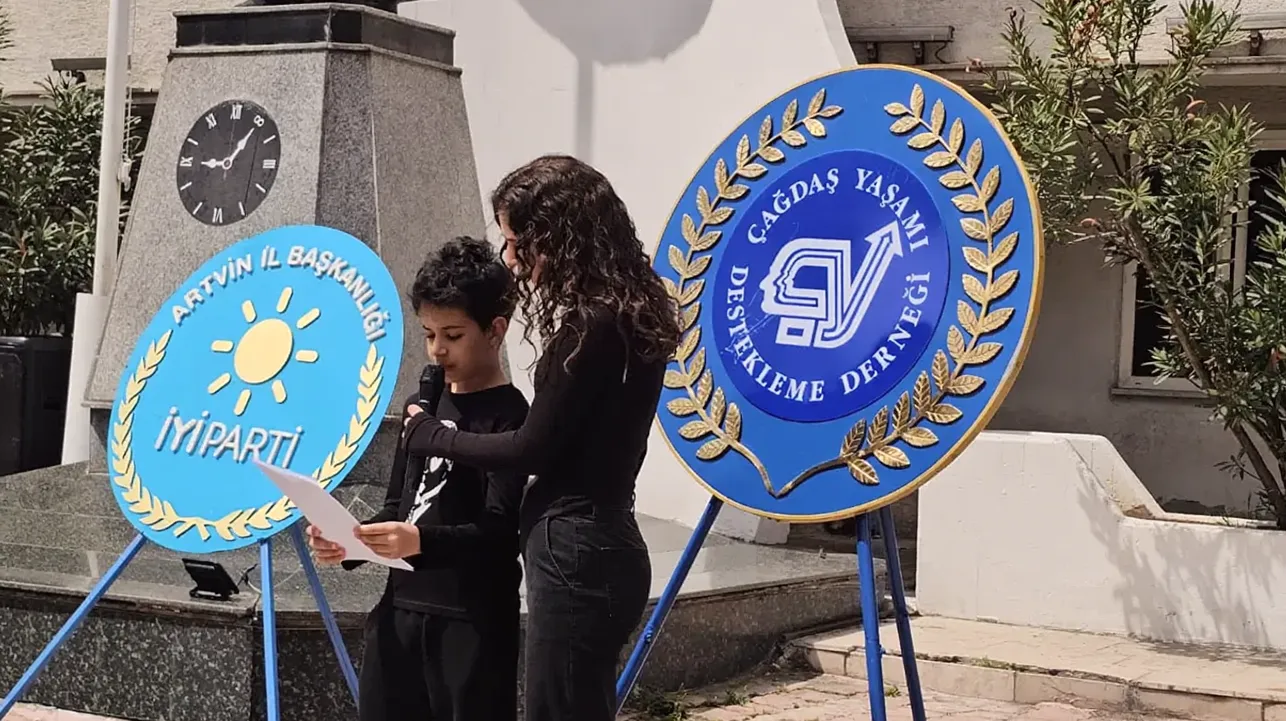 Ortaokul Öğrencisinin 23 Nisan Konuşması Duygu Dolu Anlar Yaşattı: 'Korkuyoruz Atam'