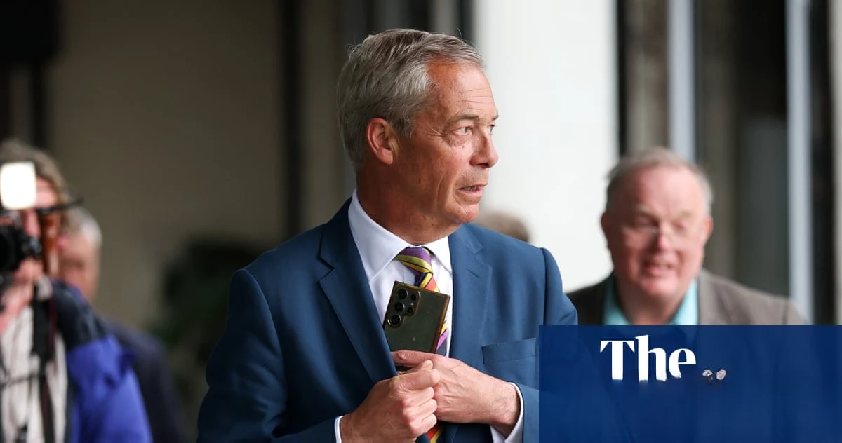 Farage'ın Bağışçının Helikopterini Kullanımı Hakkında Sorular Yöneltiliyor
