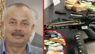 Avrupa'da 'Şahinler' Çetesine Operasyon: Samuray Kılıcı, Kaleşnikof ve Binlerce Euro Ele Geçirildi