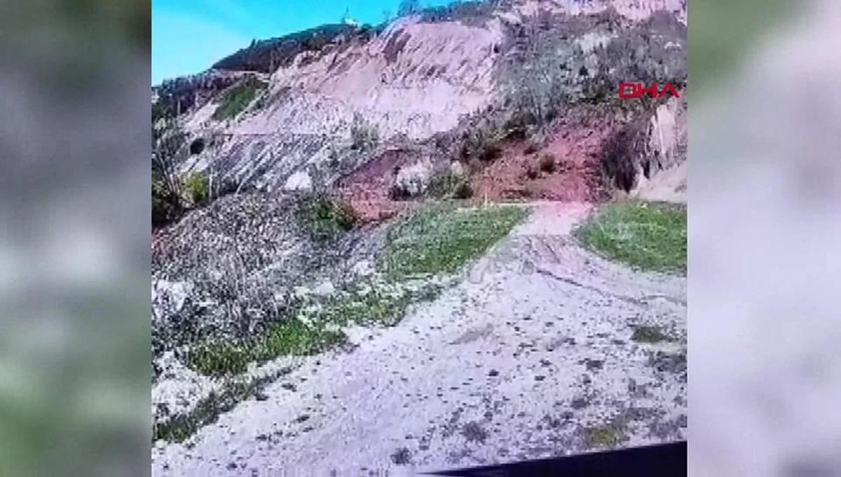 Tokat'ta Heyelan Anı Kameraya Yansıdı: Dik Yamaçtan Toprak Kayması