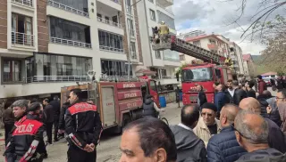Bingöl'de Binada Yangın: 13 Kişi Dumandan Etkilendi