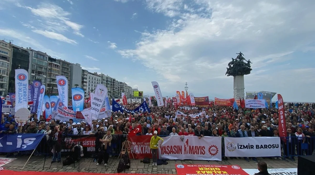 Türk-İş ve DİSK, 1 Mayıs'ı Ortaklaşa Kutladı: Emek Mücadelesi Vurgulandı