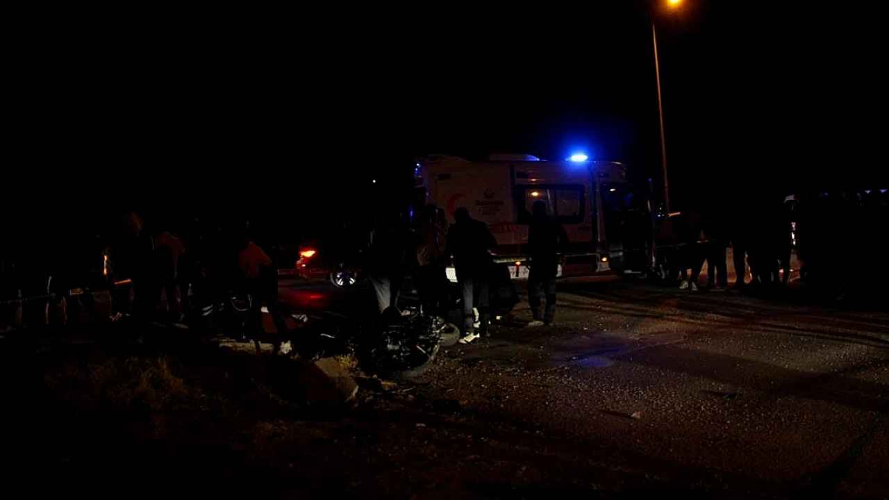 Antalya'da Çöp Kamyonu ve Motosiklet Kazası: 2 Kişi Hayatını Kaybetti