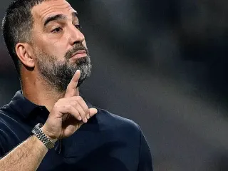 Arda Turan'ın Takımının Maçında Hava Saldırısı Alarmı: Oyun Durduruldu