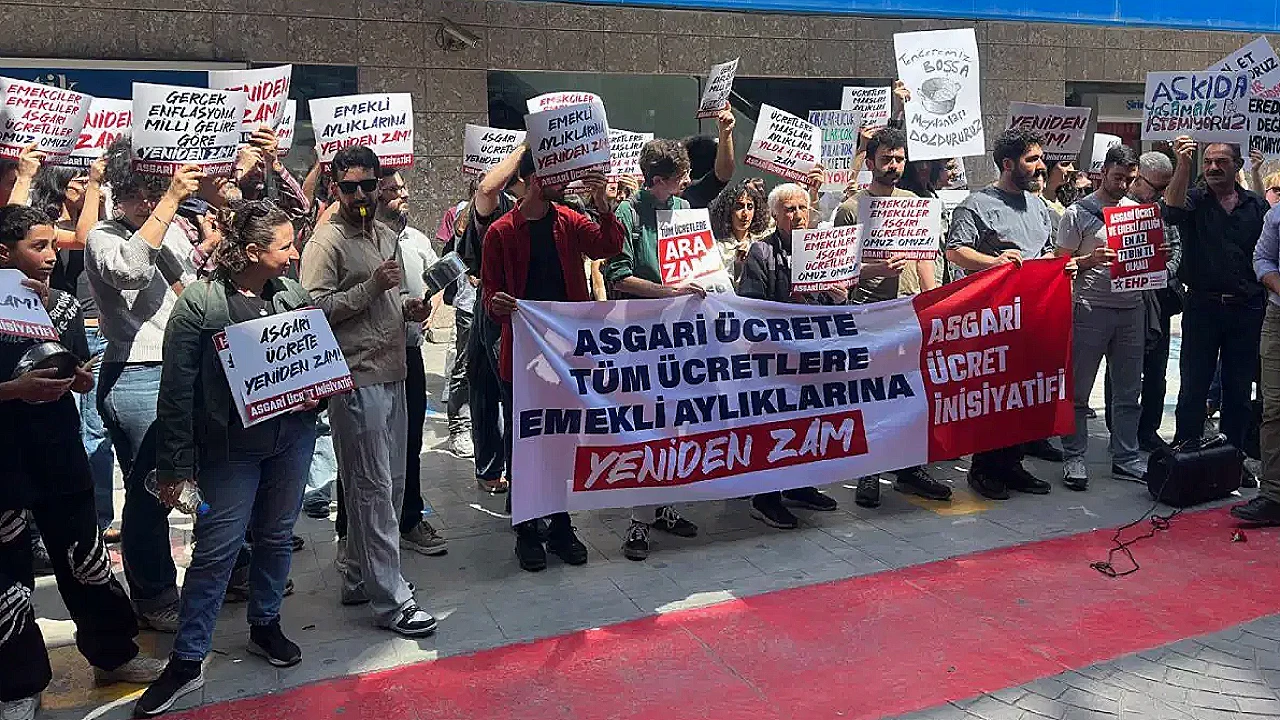 Asgari Ücrete ve Emekli Maaşlarına Zam Talebiyle Eylem Yapıldı