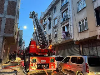 Bağcılar'da Apartman Dairesinde Yangın: Hasar Oluştu