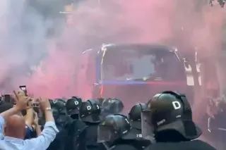 Barcelona Taraftarları Kendi Otobüslerini Taşladı