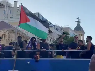 Barcelona'nın Şampiyonluk Kutlamasında Lamine Yamal'dan Filistin Bayrağı