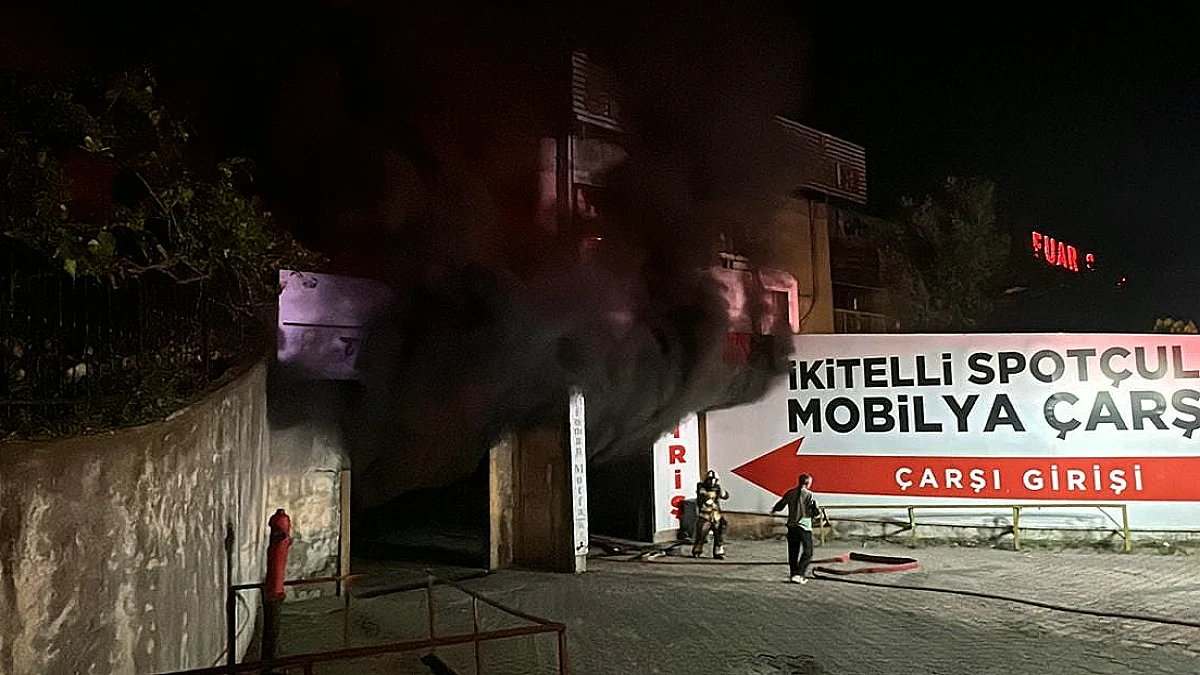 Başakşehir'de İş Yerinde Yangın: İtfaiye Ekipleri Müdahale Ediyor